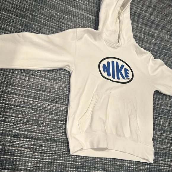 White Nike SB sweatshirt - Picture 2 of 4